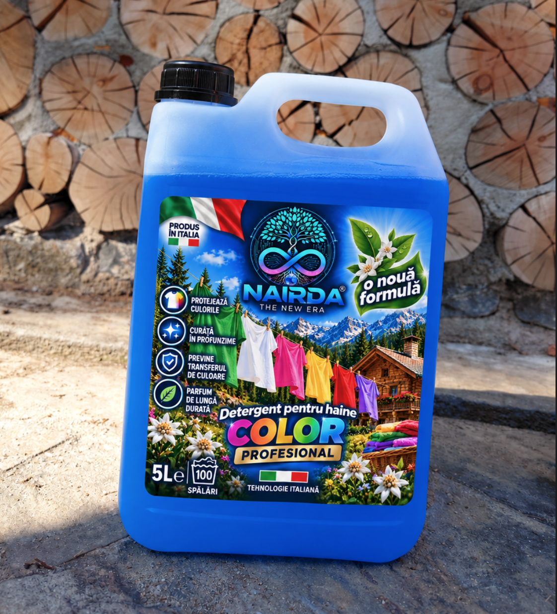 Detergent NAIRDA Color, bidon albastru de 5 litri, fotografiat în aer liber